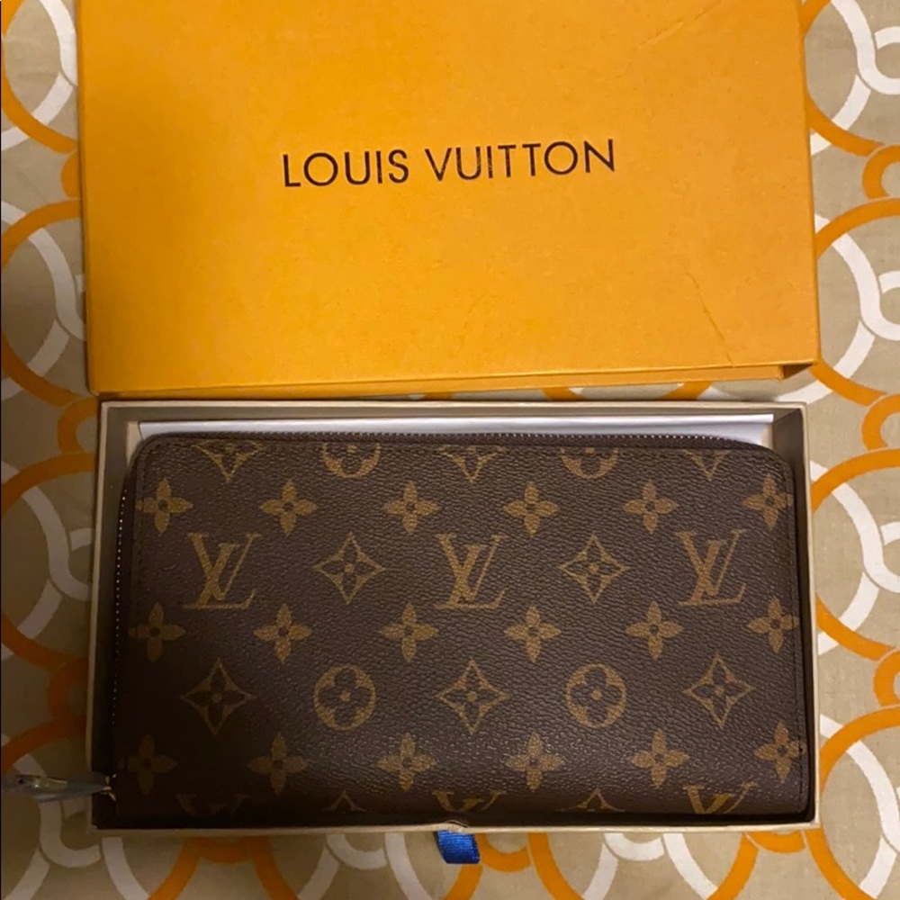 Monogram wallet